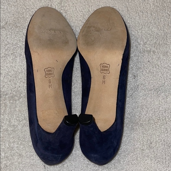 Vaneli Navy Suede 3 inch Round Toe Pumps. - Picture 5 of 8